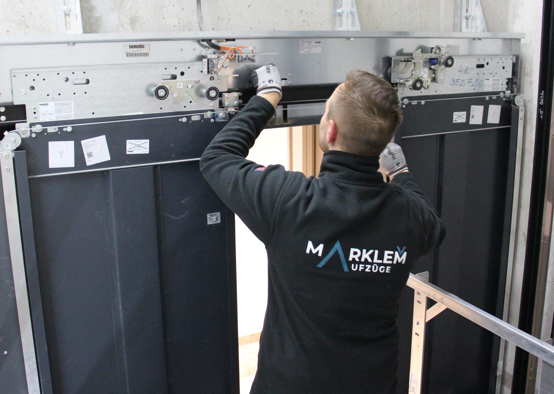 Fachgerechte Aufzugsreparatur